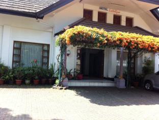 Catellya Guest House Cipaku Bandung Exterior foto